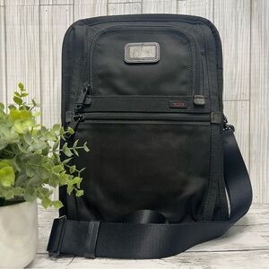 TUMI Black Crossbody Messenger Bag Travel Shoulder Laptop Work Bag